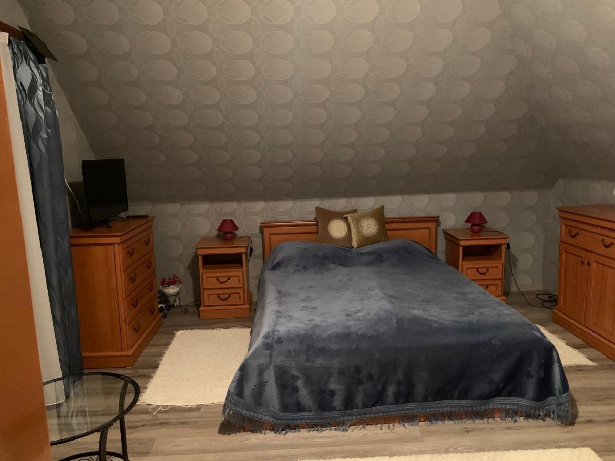 Bakonyi Mamutfenyő Vendégház Tés Esterno foto